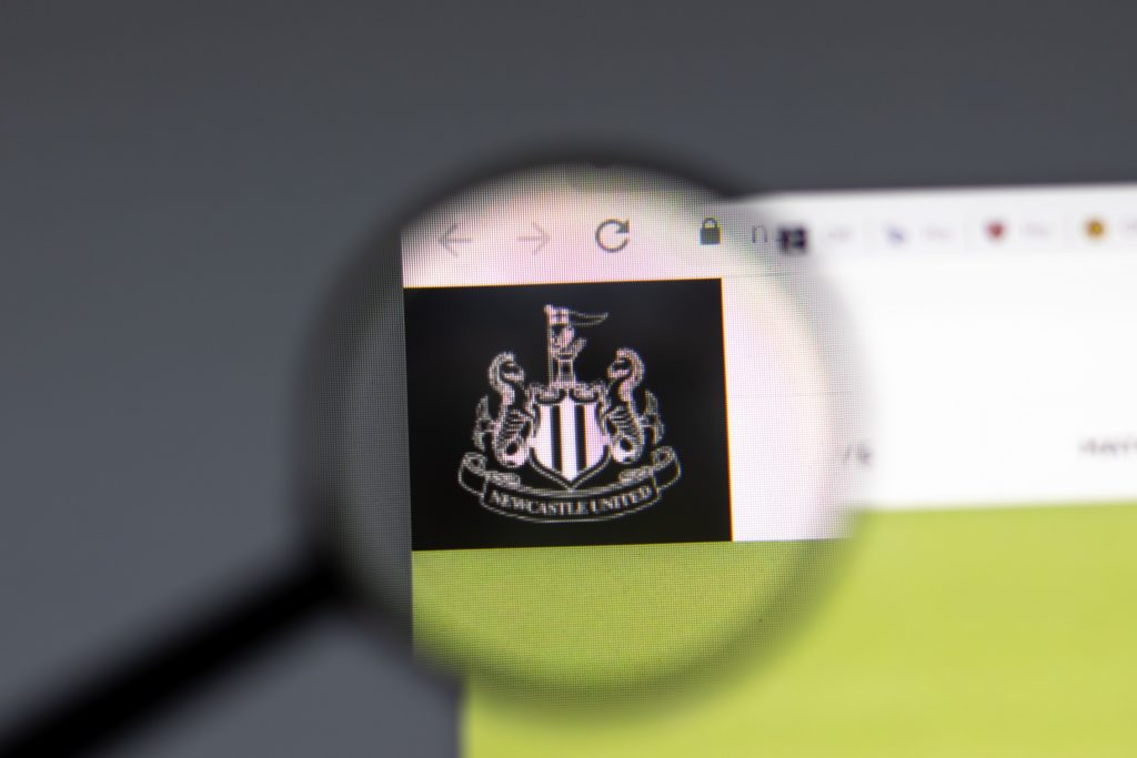 Newcastle Whitewashing Copyright: <a href='https://www.123rf.com/profile_deadburnett'>deadburnett</a>